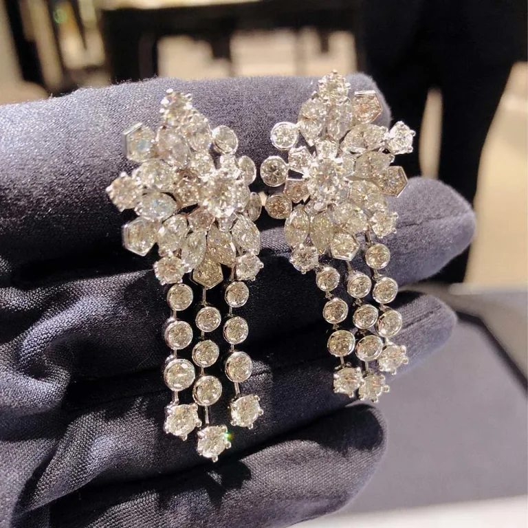 Van Cleef & Arpels VCARO9CO00 À Cheval transformable earrings Platinum Diamond earrings 3