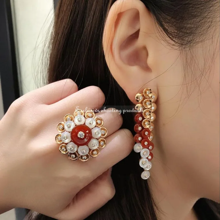 Van Cleef & Arpels VCARO77300 Bouton d?or earrings Rose gold Carnelian Diamond Mother-of-pearl earrings 11