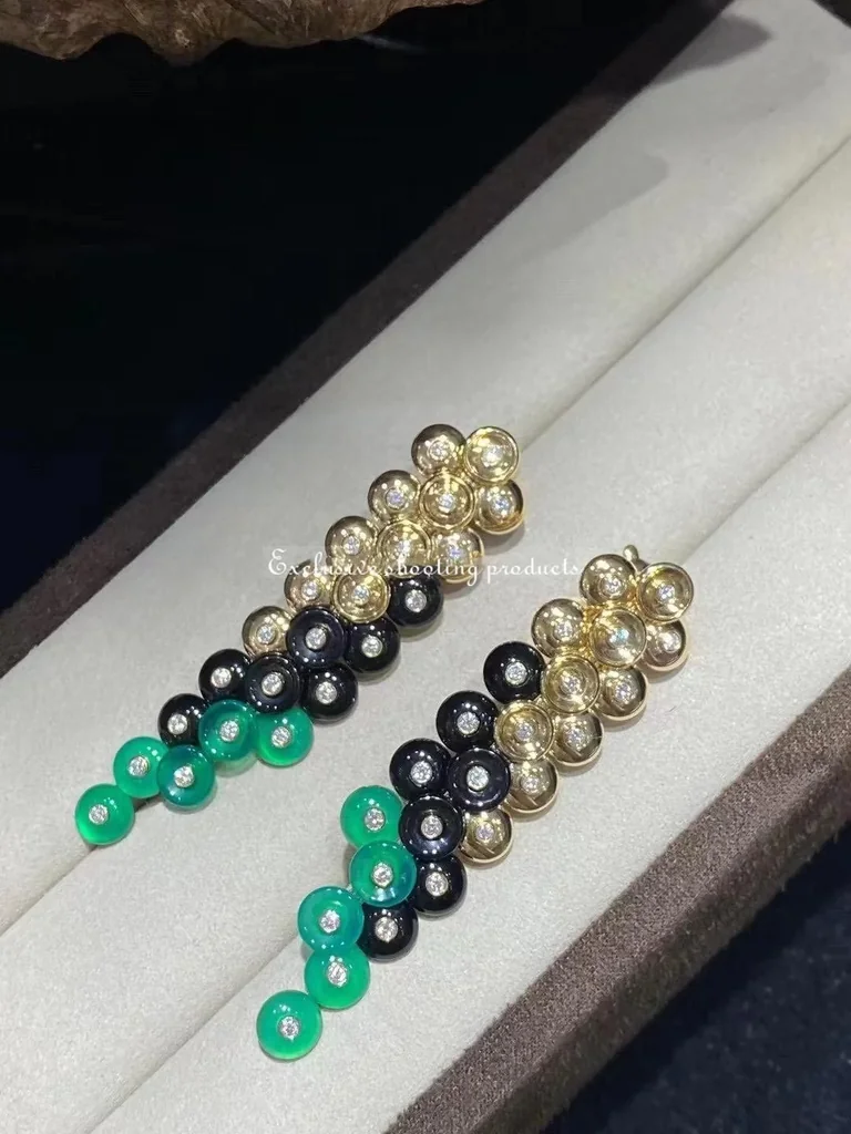 Van Cleef & Arpels VCARO77200 Bouton d?or earrings Yellow gold Chrysoprase 11