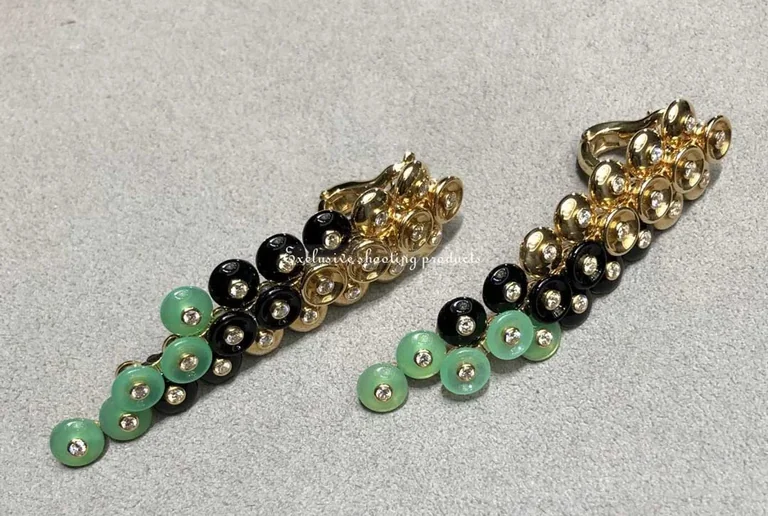 Van Cleef & Arpels VCARO77200 Bouton d?or earrings Yellow gold Chrysoprase 9