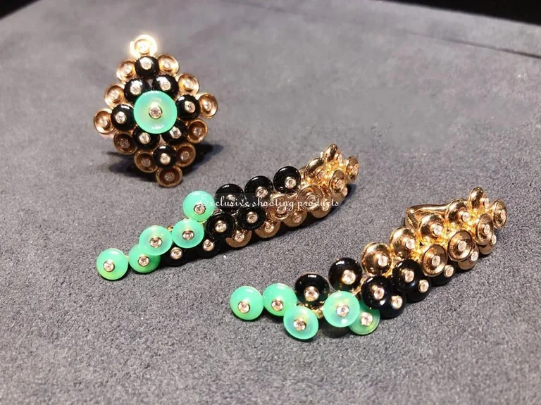Van Cleef & Arpels VCARO77200 Bouton d?or earrings Yellow gold Chrysoprase 7