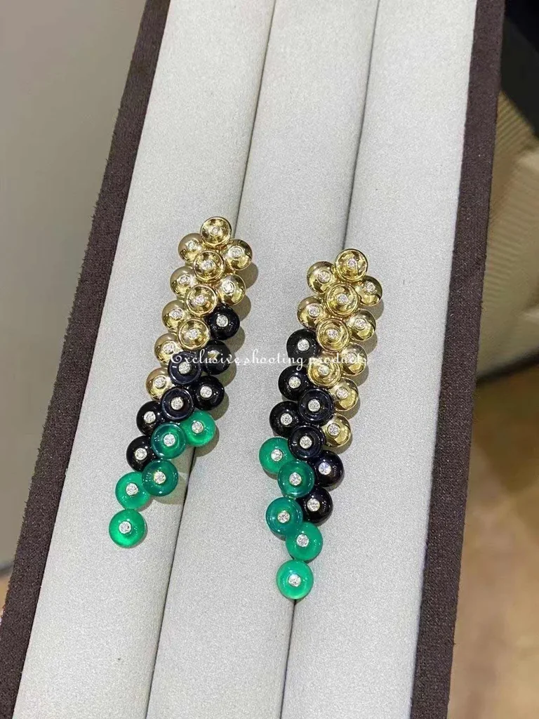 Van Cleef & Arpels VCARO77200 Bouton d?or earrings Yellow gold Chrysoprase 5