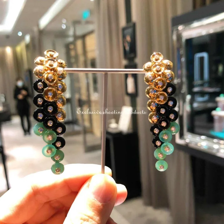 Van Cleef & Arpels VCARO77200 Bouton d?or earrings Yellow gold Chrysoprase 4