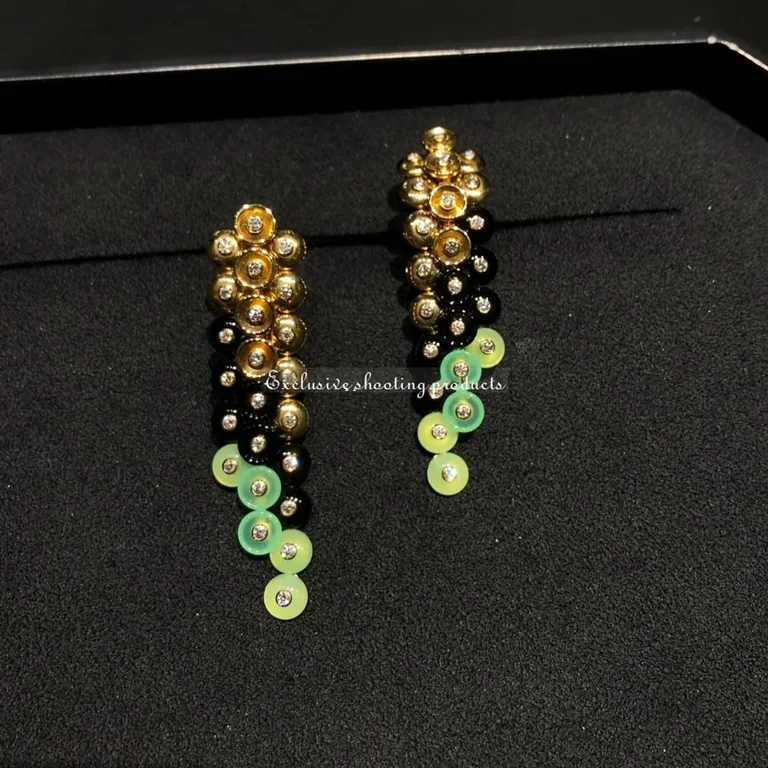 Van Cleef & Arpels VCARO77200 Bouton d?or earrings Yellow gold Chrysoprase 3