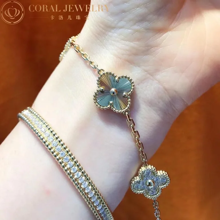 Van Cleef & Arpels VCARP4KN00 Vintage Alhambra bracelet 5 motifs Yellow gold Diamond bracelet 9