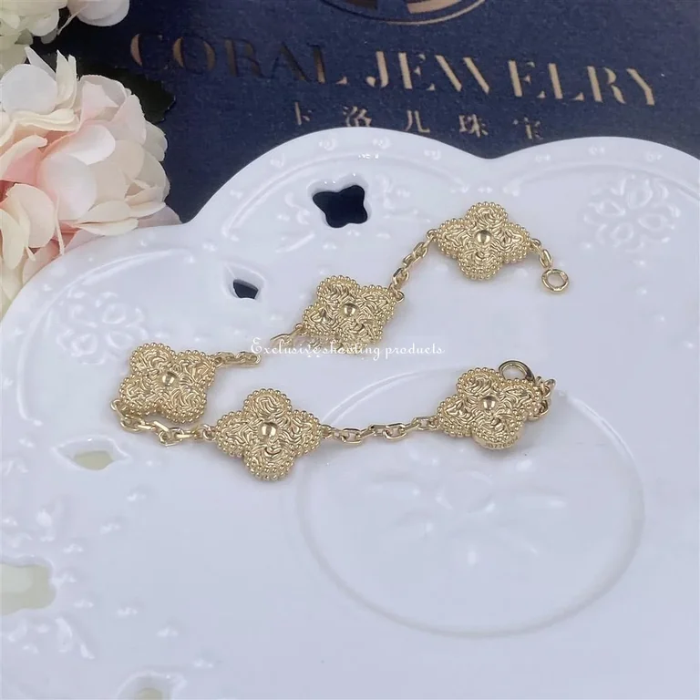 Van Cleef & Arpels VCARO1IE00 Vintage Alhambra bracelet 5 motifs Yellow gold bracelet 5