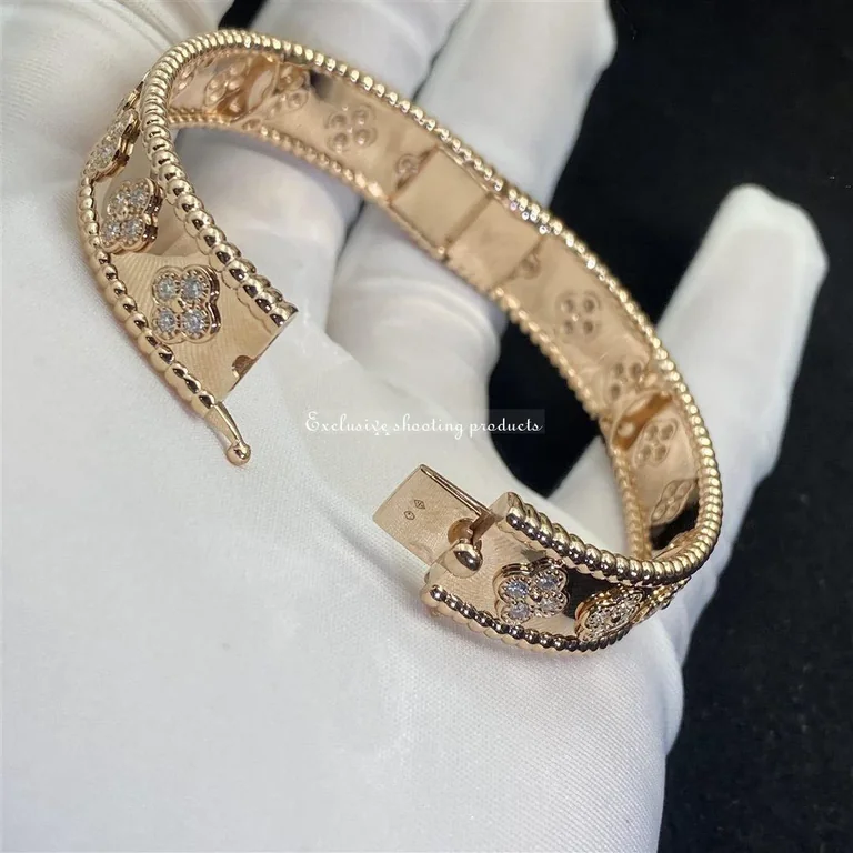 Van Cleef & Arpels VCARO25N00 Perlée clovers bracelet Rose gold Diamond 2