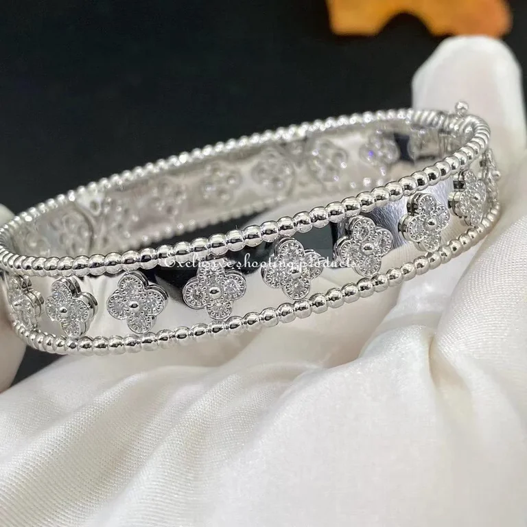 Van Cleef & Arpels VCARO25M00 Perlée clovers bracelet White gold Diamond 3