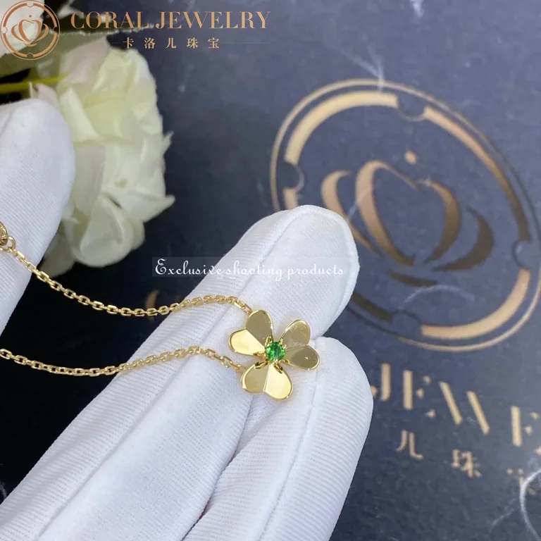 Van Cleef & Arpels VCARP7SC00 Frivole bracelet mini model Yellow gold Emerald 2