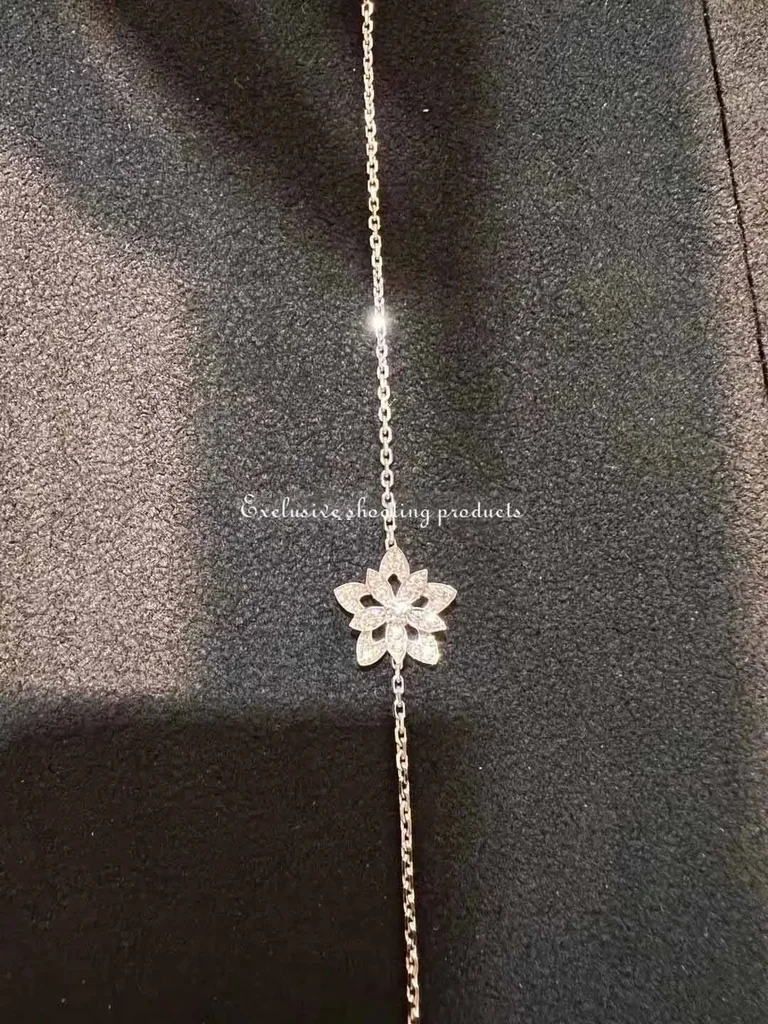Van Cleef & Arpels VCARP1AB00 Lotus openwork bracelet mini model White gold Diamond 12