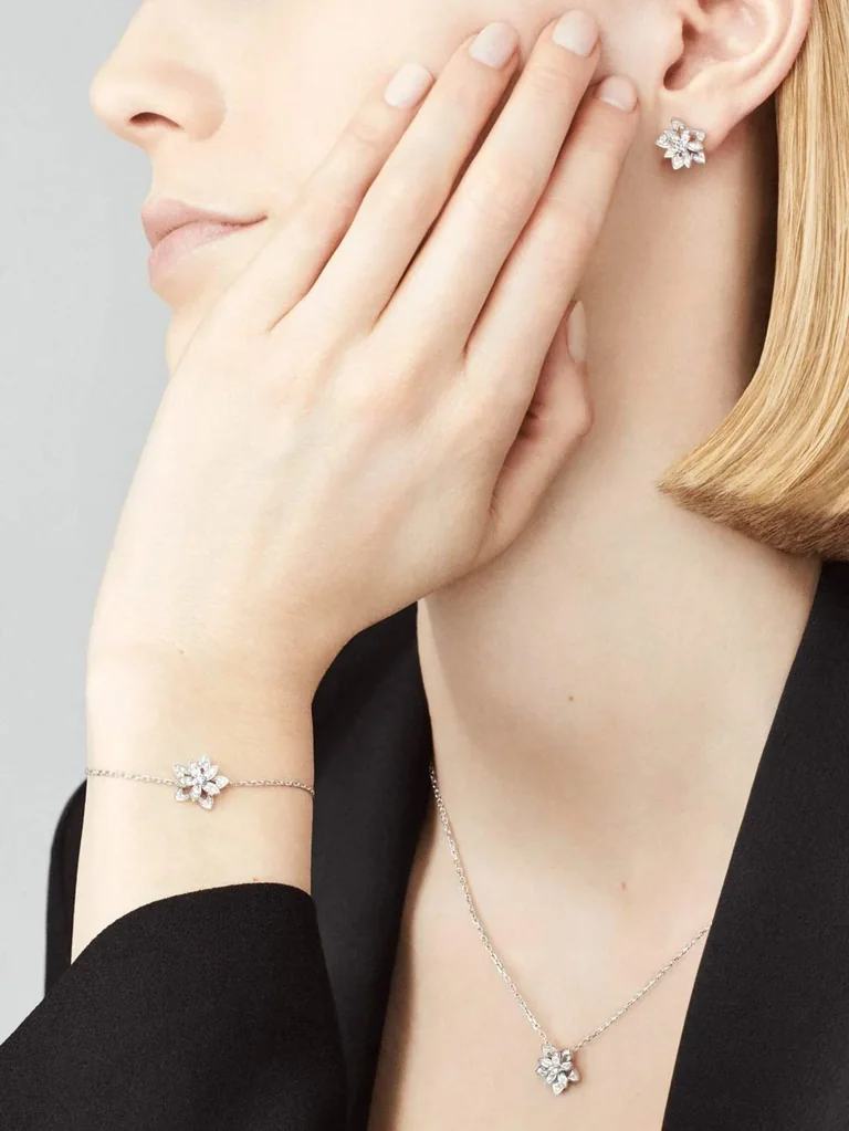 Van Cleef & Arpels VCARP1AB00 Lotus openwork bracelet mini model White gold Diamond 9