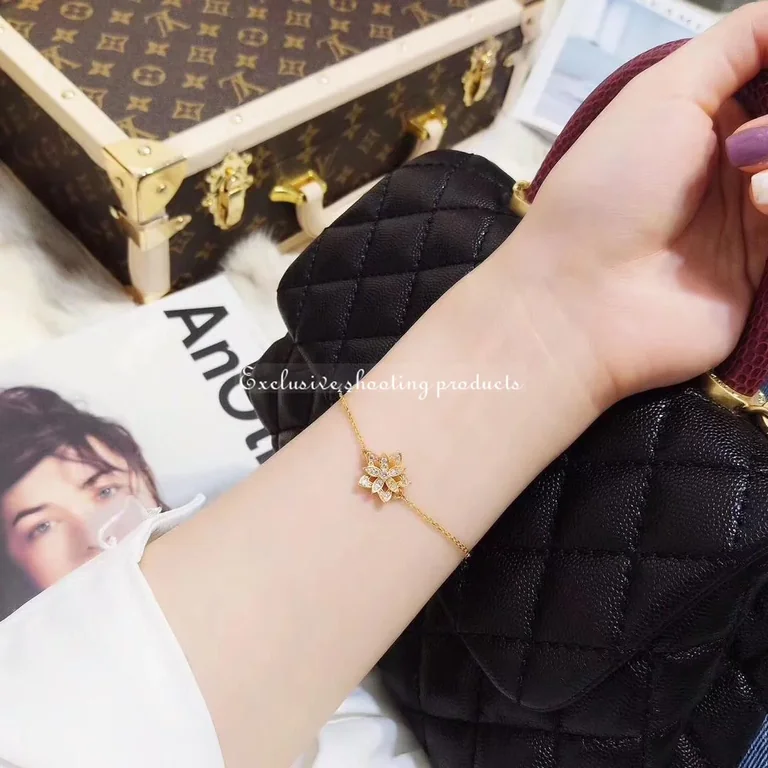 Van Cleef & Arpels VCARP1AB00 Lotus openwork bracelet mini model White gold Diamond 5
