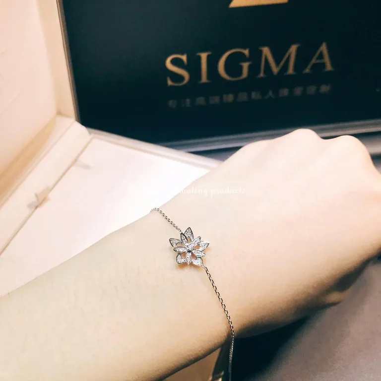 Van Cleef & Arpels VCARP1AB00 Lotus openwork bracelet mini model White gold Diamond 4