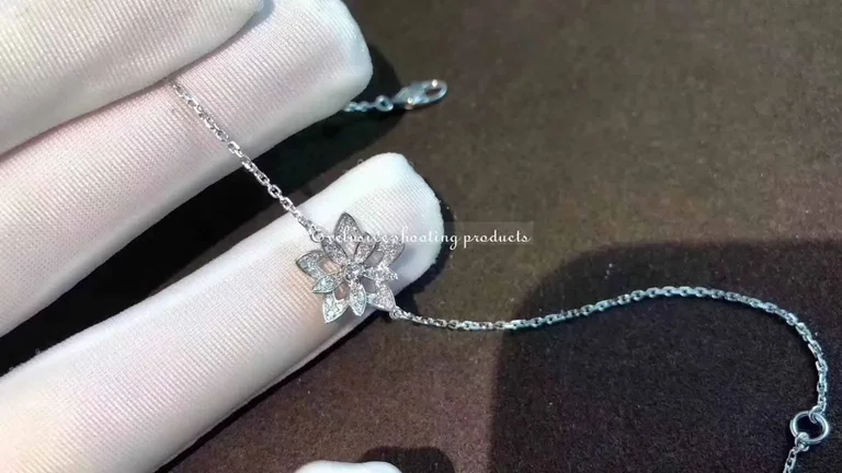 Van Cleef & Arpels VCARP1AB00 Lotus openwork bracelet mini model White gold Diamond 2