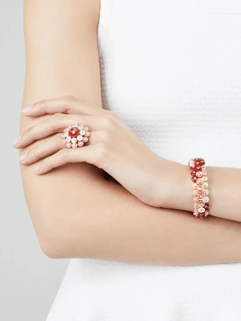 Van Cleef & Arpels VCARP09I00 Bouton d?or bracelet Rose gold Carnelian Diamond Mother-of-pearl bracelet 6