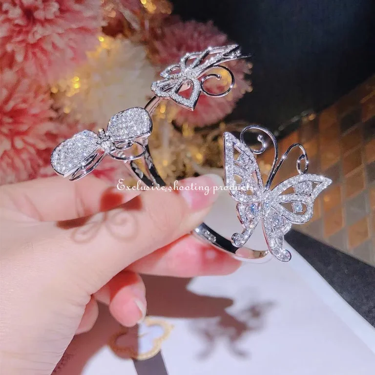Van Cleef & Arpels Bracelet Flying Butterfly Hinged Bangle Cuff Bracelet Set in 18K White Gold Bracelet 14