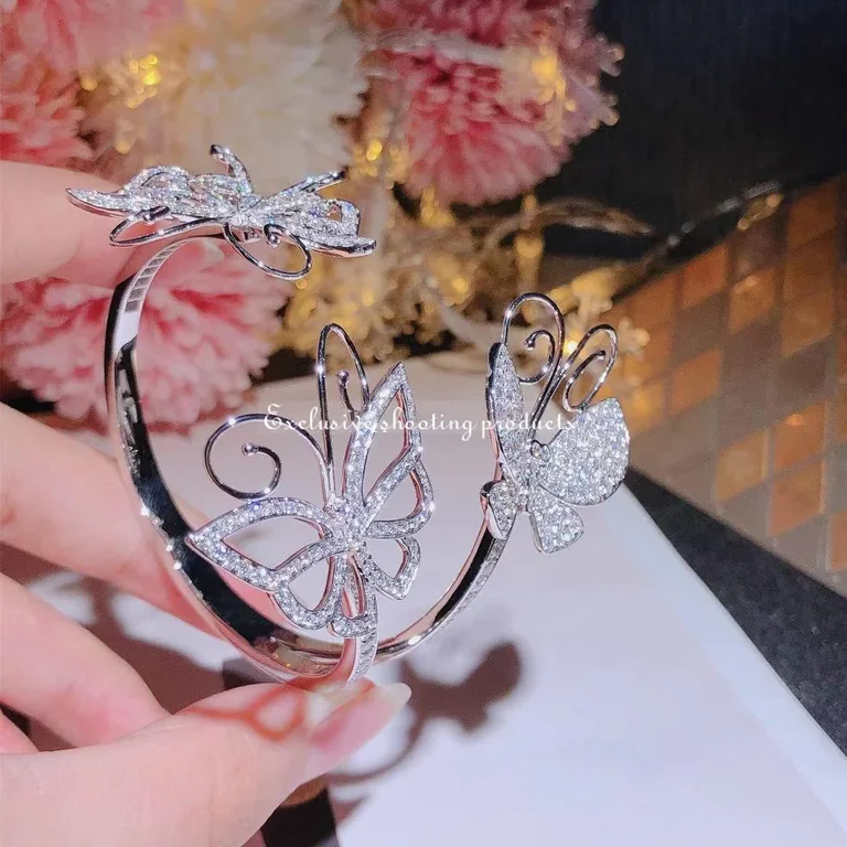 Van Cleef & Arpels Bracelet Flying Butterfly Hinged Bangle Cuff Bracelet Set in 18K White Gold Bracelet 13