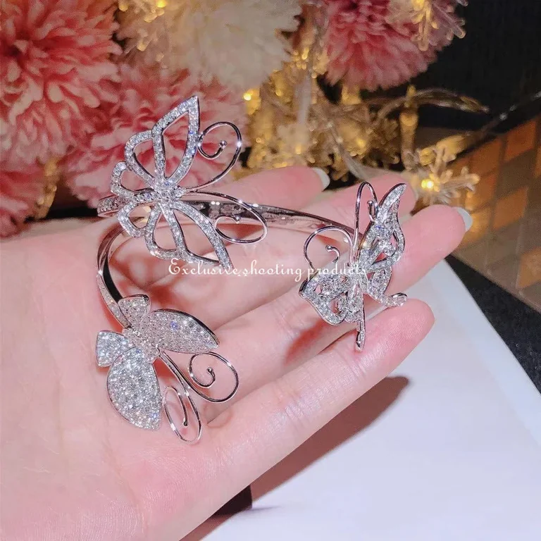 Van Cleef & Arpels Bracelet Flying Butterfly Hinged Bangle Cuff Bracelet Set in 18K White Gold Bracelet 11