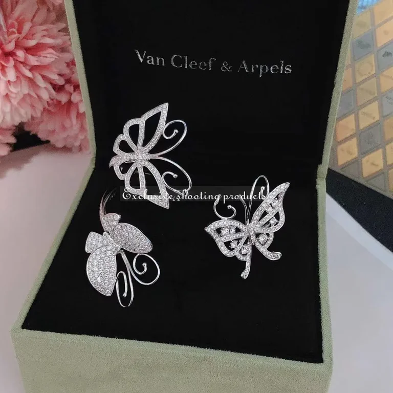Van Cleef & Arpels Bracelet Flying Butterfly Hinged Bangle Cuff Bracelet Set in 18K White Gold Bracelet 9
