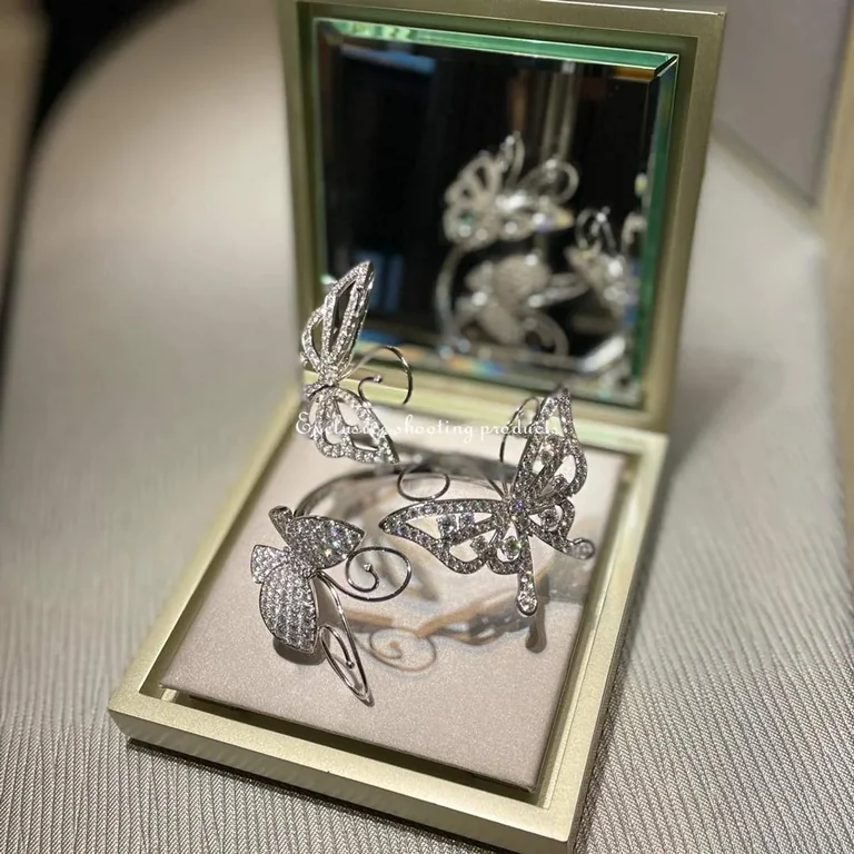 Van Cleef & Arpels Bracelet Flying Butterfly Hinged Bangle Cuff Bracelet Set in 18K White Gold Bracelet 3