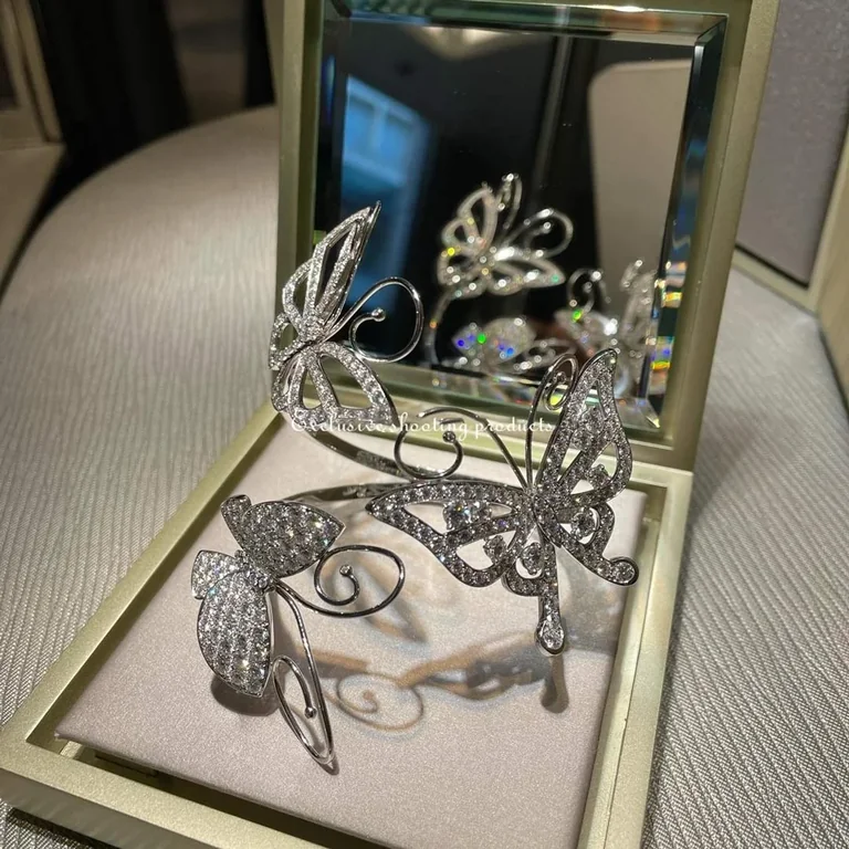 Van Cleef & Arpels Bracelet Flying Butterfly Hinged Bangle Cuff Bracelet Set in 18K White Gold Bracelet 2