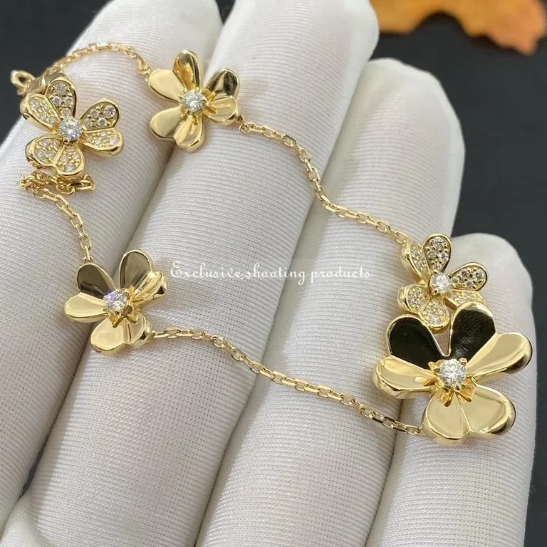 Van Cleef & Arpels VCARP3W400 Frivole bracelet 5 flowers Yellow gold Diamond bracelet 11