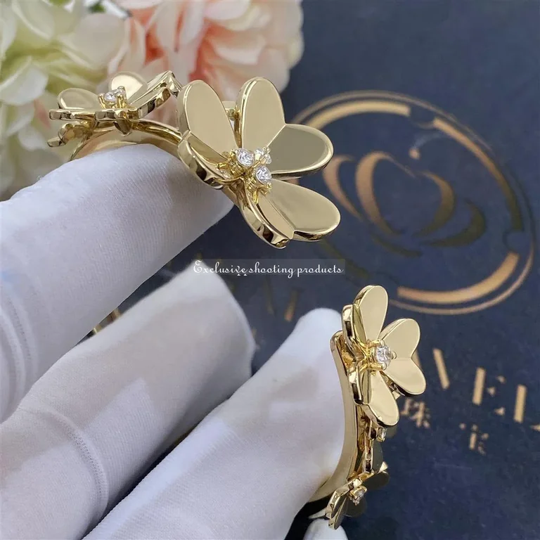 Van Cleef & Arpels VCARP6L200 Frivole bracelet 7 flowers Yellow gold Diamond bracelet 2