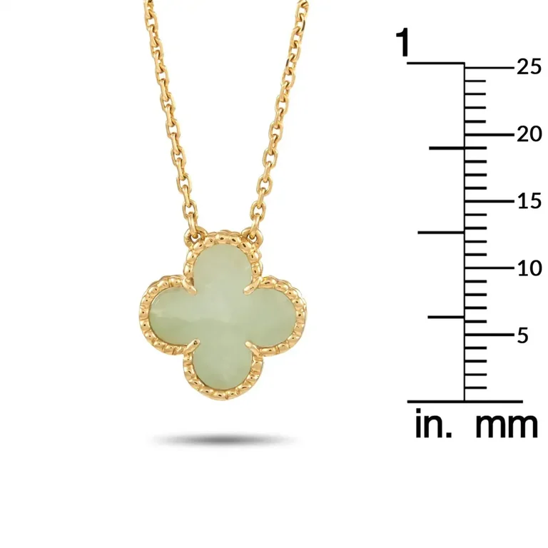 Van Cleef & Arpels pendant Vintage Alhambra pendant Green Jade 18 Karat Yellow Gold Necklace 2