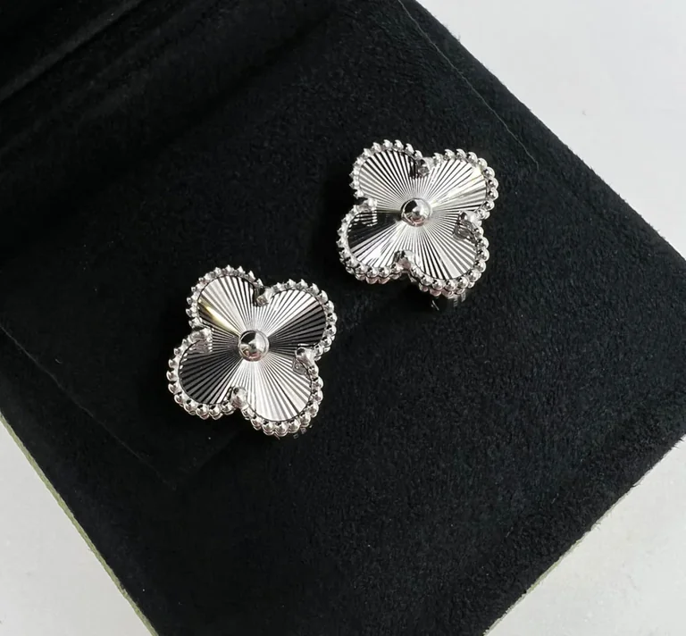 Van Cleef & Arpels VCARP9XF00 Vintage Alhambra earrings 18K white gold 2
