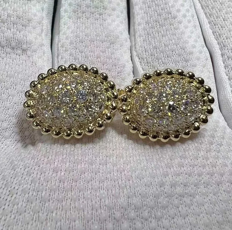 Van Cleef & Arpels VCARP7UW00 Perlée diamonds pavé earrings 18K yellow gold Diamond earrings 1