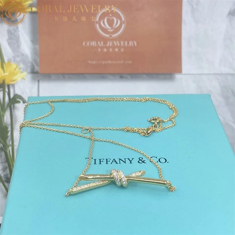 Tiffany Knot Pendant In Yellow Gold With Diamonds Coral 56