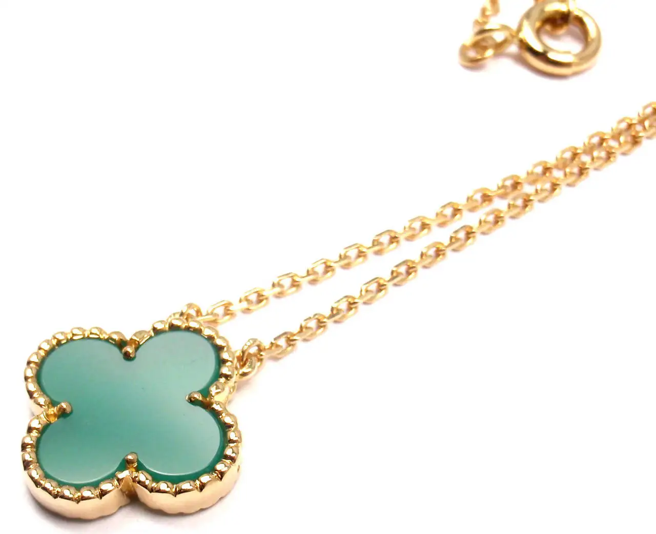 Van Cleef & Arpels Necklace Vintage Alhambra pendant Green Chalcedony 18 Karat Yellow Gold Necklace 3