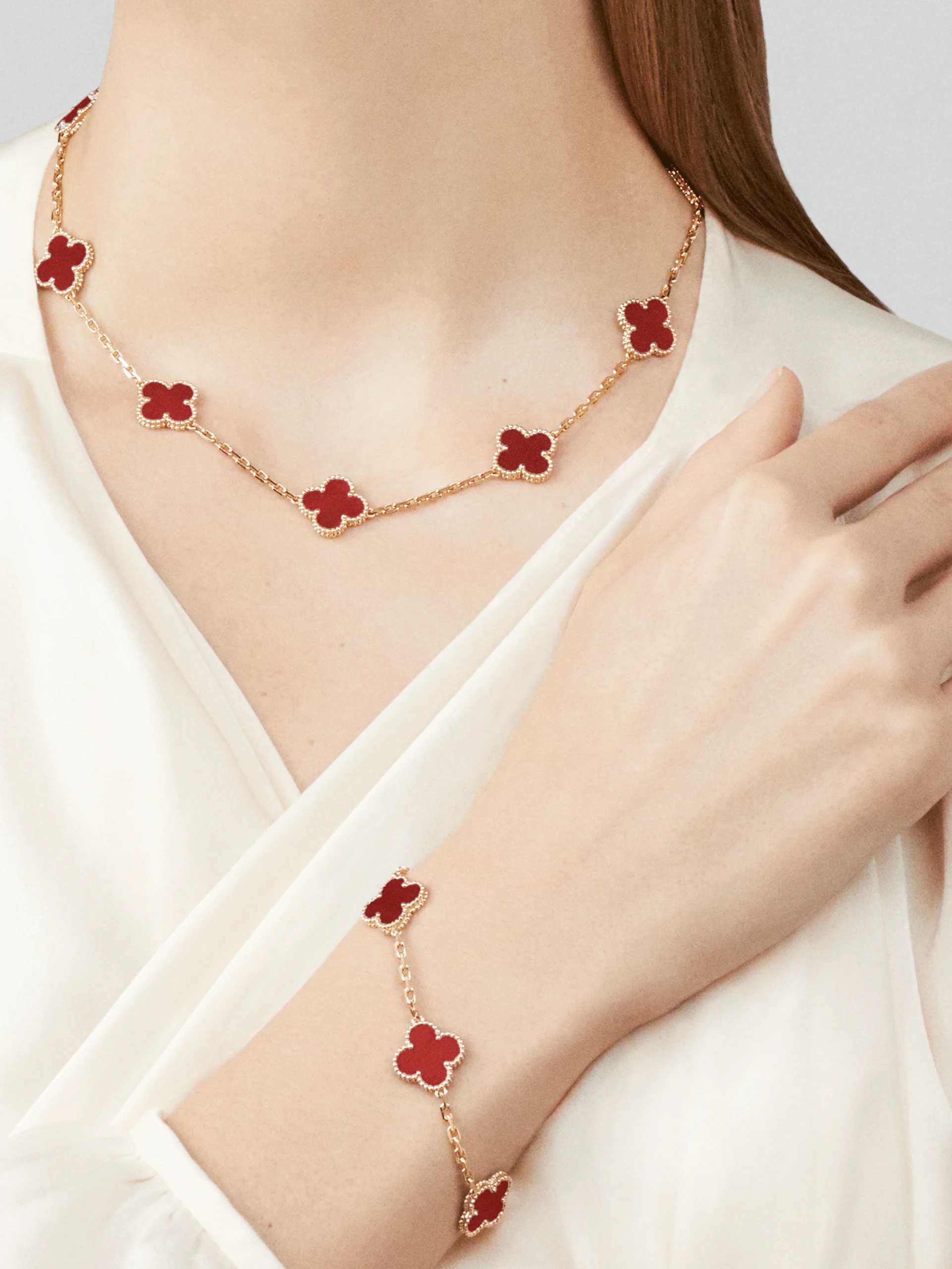Van Cleef Arpels Vvintage Alhambra Bracelet 5 Motifs Yellow Gold Carnelian Vcard35500 Coral 18