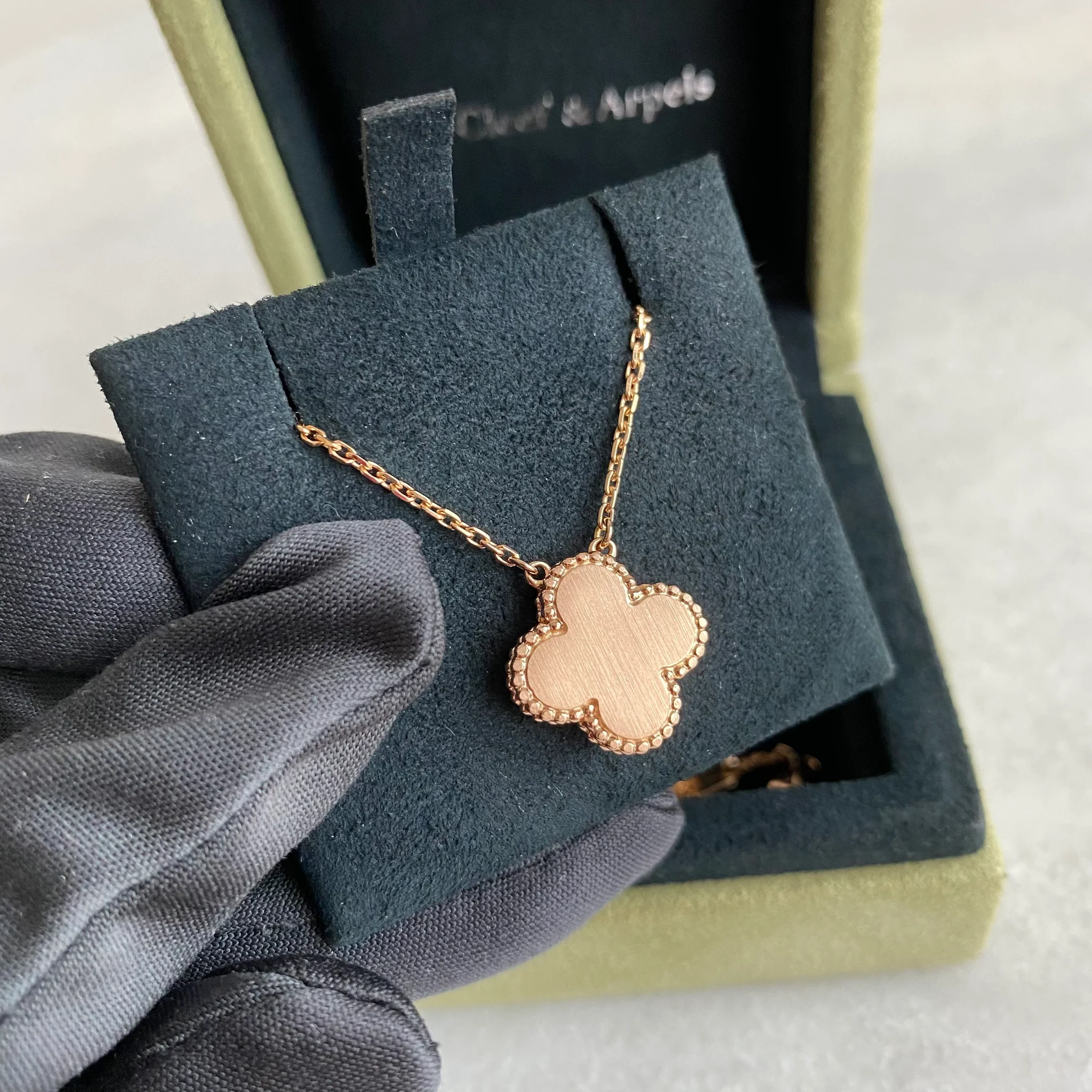 Van Cleef & Arpels Necklace Vintage Alhambra 2012 Holiday Necklace Rose Gold Mother-of-Pearl Necklace 2