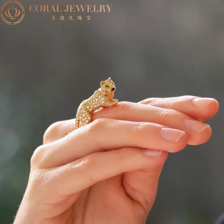 Cartier Panthère De Cartier Ring, Yellow Gold Diamond and Green Garnet Walking3