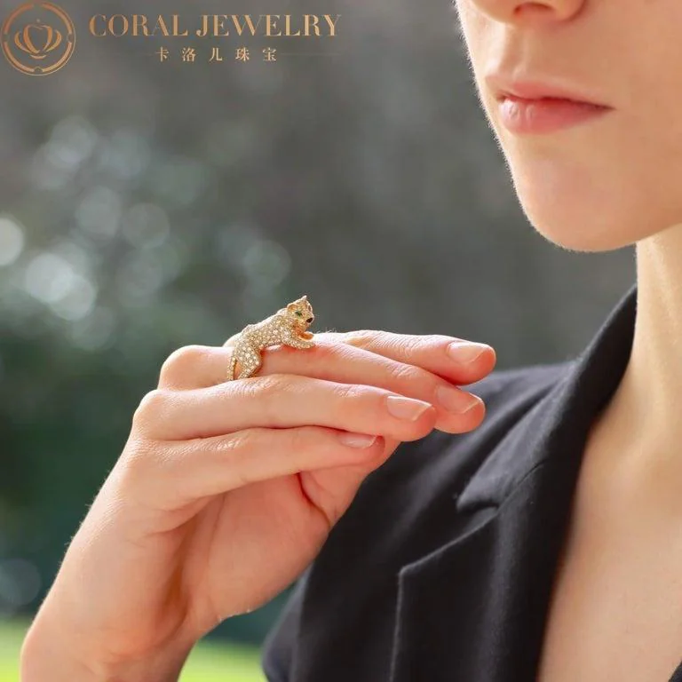 Cartier Panthère De Cartier Ring, Yellow Gold Diamond and Green Garnet Walking5