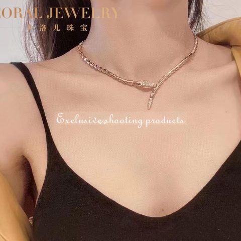 Bulgari Serpenti Viper 357864 18 kt rose gold necklace set with demi-pavé diamonds 15