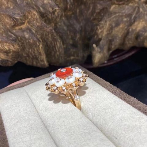 Van Cleef & Arpels VCARO9MV00 Bouton d’or ring Rose gold Carnelian Diamond Mother-of-pearl ring 6