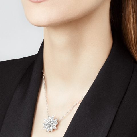 Van Cleef & Arpels VCARO96C00 Lotus earrings medium model White gold Diamond earrings 11