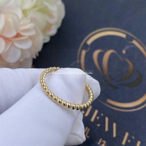 Van Cleef & Arpels VCARN95Q00 Perlée pearls of gold ring small model Yellow gold ring 6