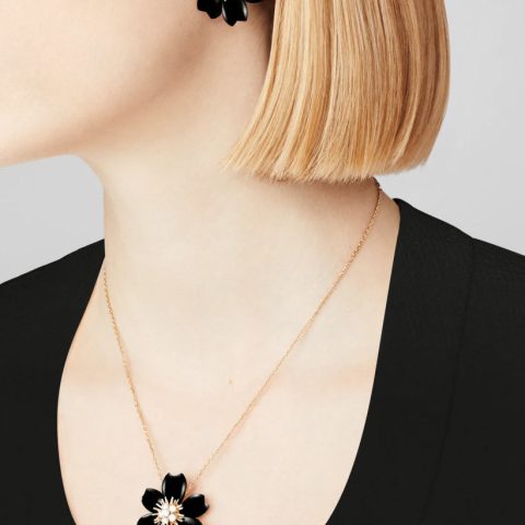 Van Cleef & Arpels VCARO9B100 Rose de Noël clip pendant small model Yellow gold Diamond Onyx pendant 10