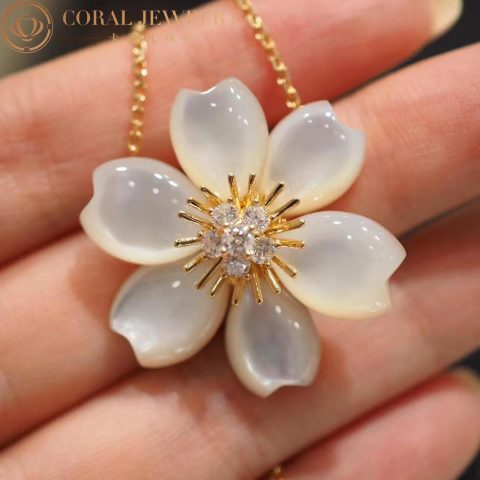 Van Cleef & Arpels VCARD30300 Rose de Noël clip pendant small model Yellow gold Diamond Mother-of-pearl Necklace 7