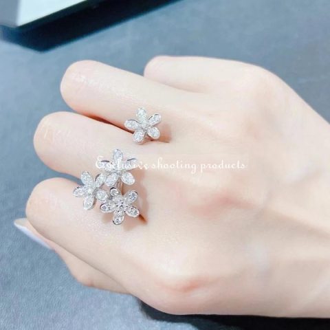 Van Cleef & Arpels VCARB14500 Socrate Between the Finger ring White gold Diamond ring 9