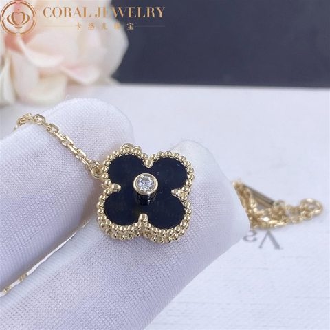 Van Cleef & Arpels Necklace Vintage Alhambra 2005 Holiday Necklace Yellow Gold Onyx Necklace 8