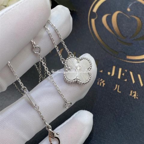 Van Cleef & Arpels VCARP6L800 Vintage Alhambra 2020 Holiday Necklace 8