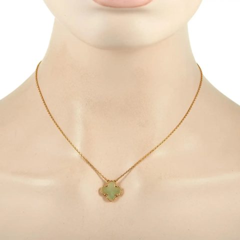 Van Cleef & Arpels pendant Vintage Alhambra pendant Green Jade 18 Karat Yellow Gold Necklace 5