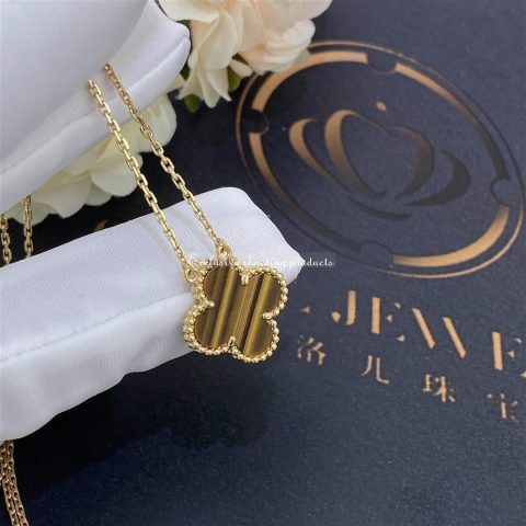 Van Cleef & Arpels VCARD38600 pendant Vintage Alhambra Yellow gold Tiger Eye pendant 6