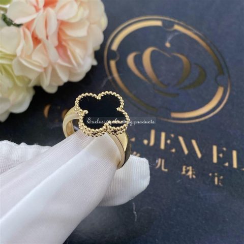 Van Cleef & Arpels Vintage Alhambra ring Yellow gold Onyx ring 6