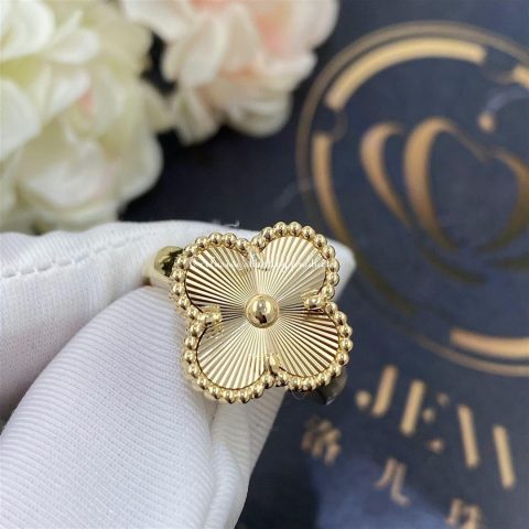 VCARP6I300 ring Van Cleef & Arpels Vintage Alhambra ring Yellow gold 6