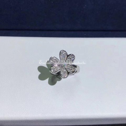 Van Cleef & Arpels VCARD31600 Frivole ring 1 flower White gold Diamond ring 3